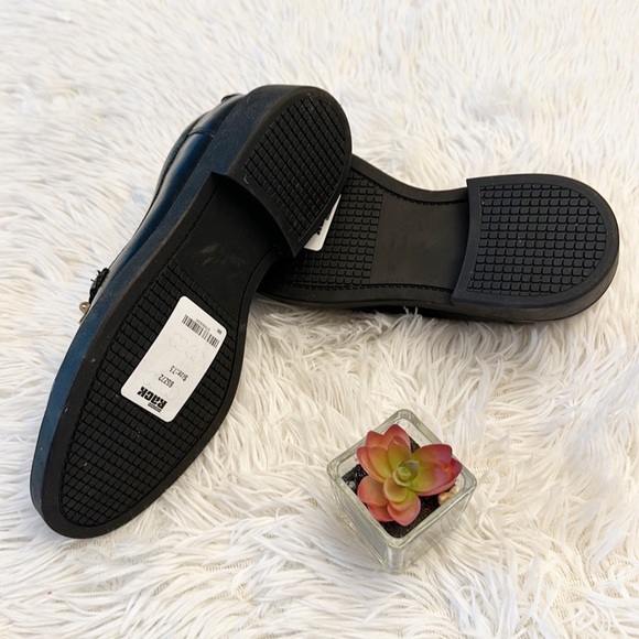 NEW Steve Madden Karmine Black Leather Gold Chain Loafers women sz 5,7.5,8.5,9.5 - Picture 7 of 9